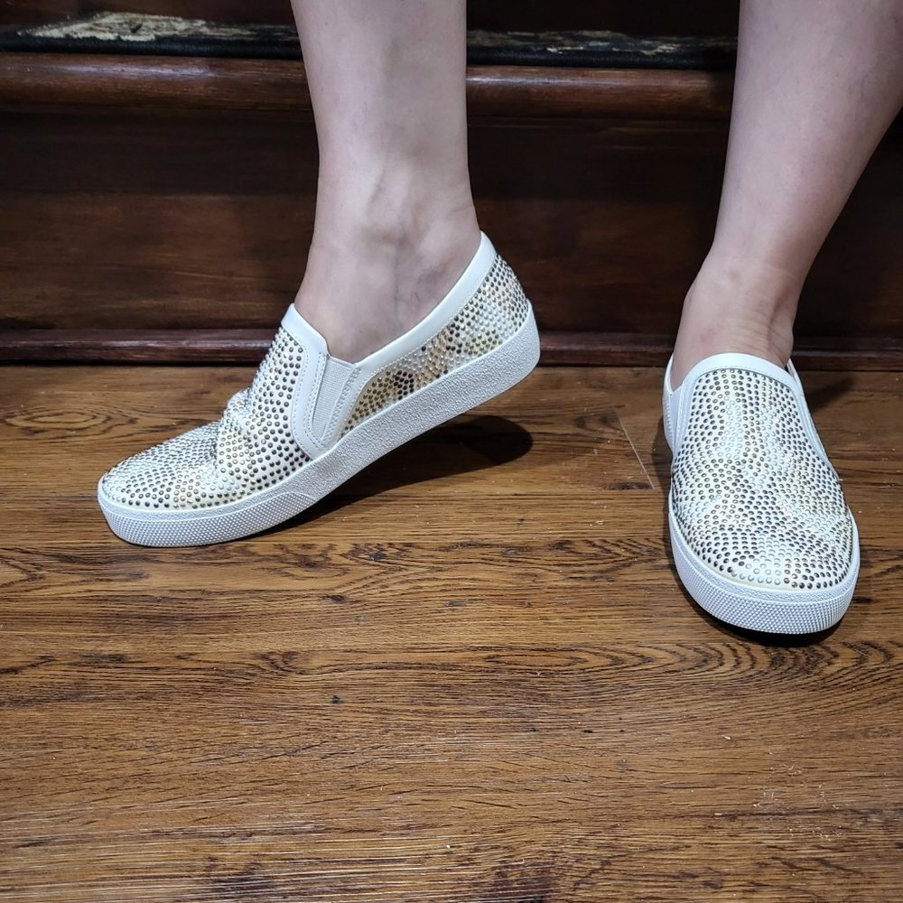 Vince Camuto Canitia white sneaker slip on with studs size 8.5M New